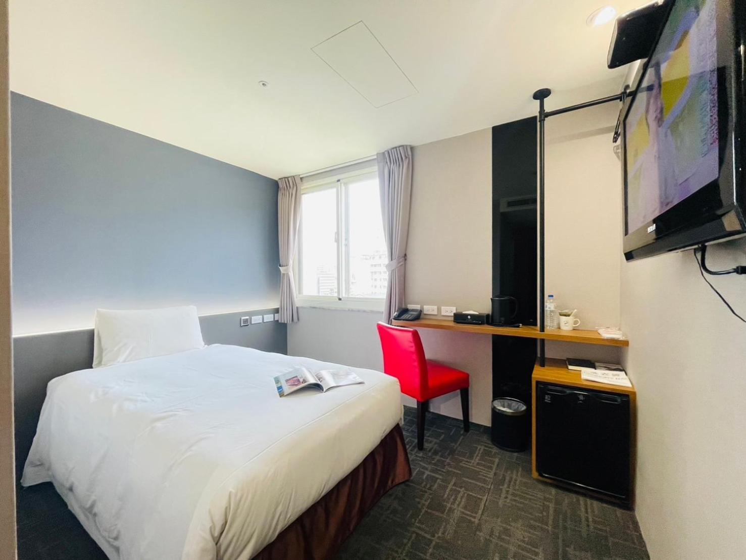 Hotel Leisure 台中輕行旅 Buitenkant foto