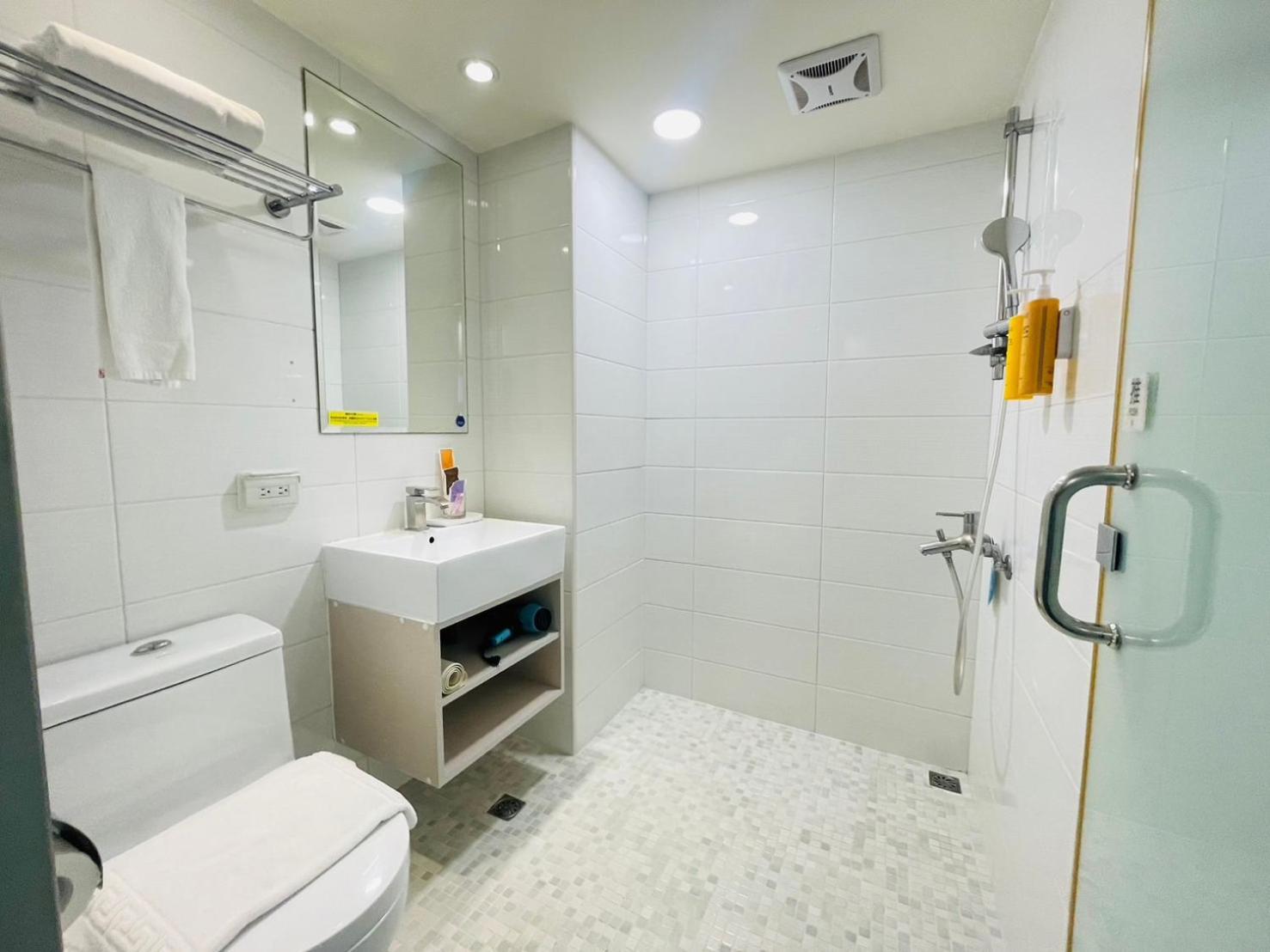 Hotel Leisure 台中輕行旅 Buitenkant foto