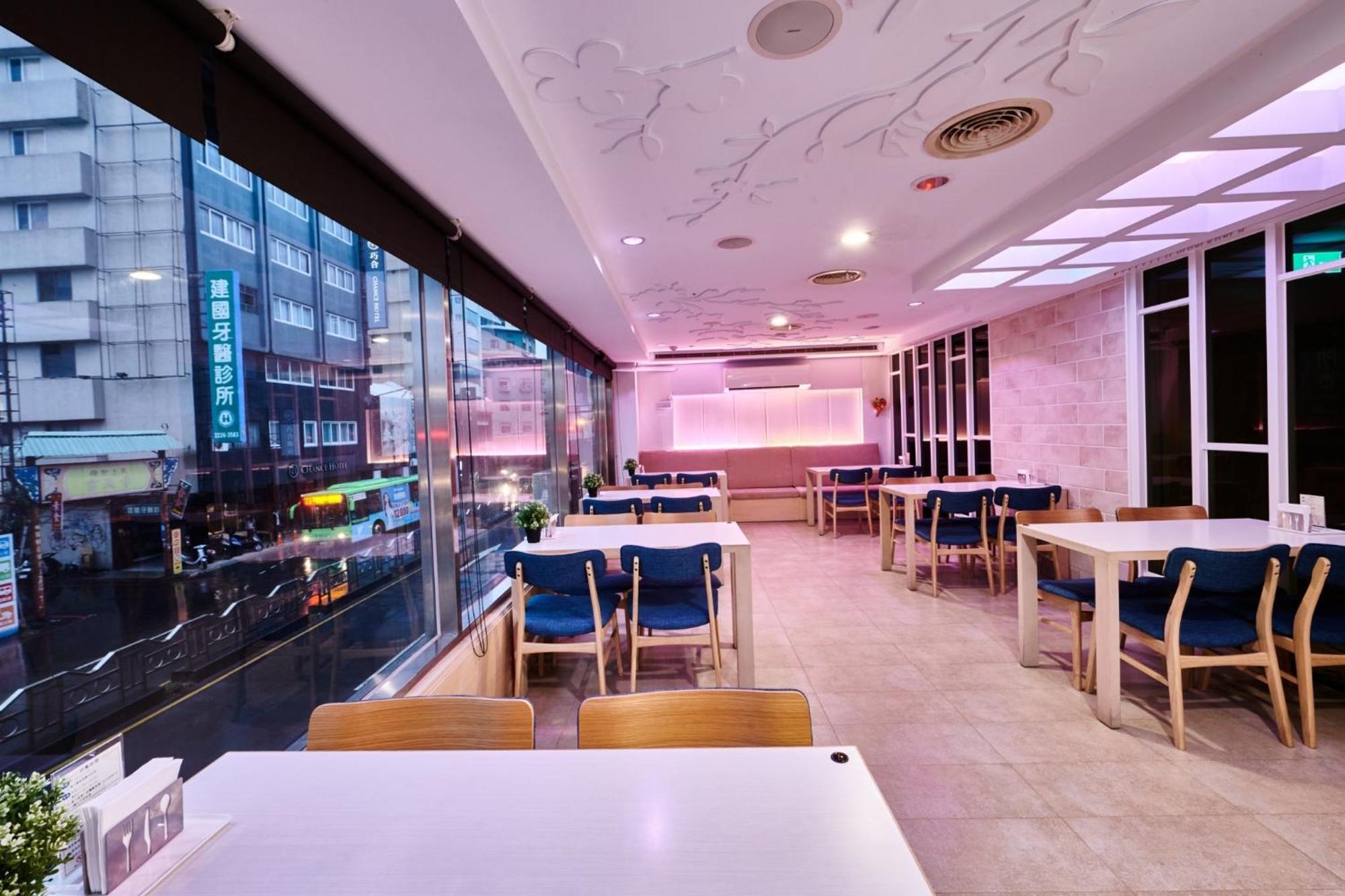 Hotel Leisure 台中輕行旅 Buitenkant foto