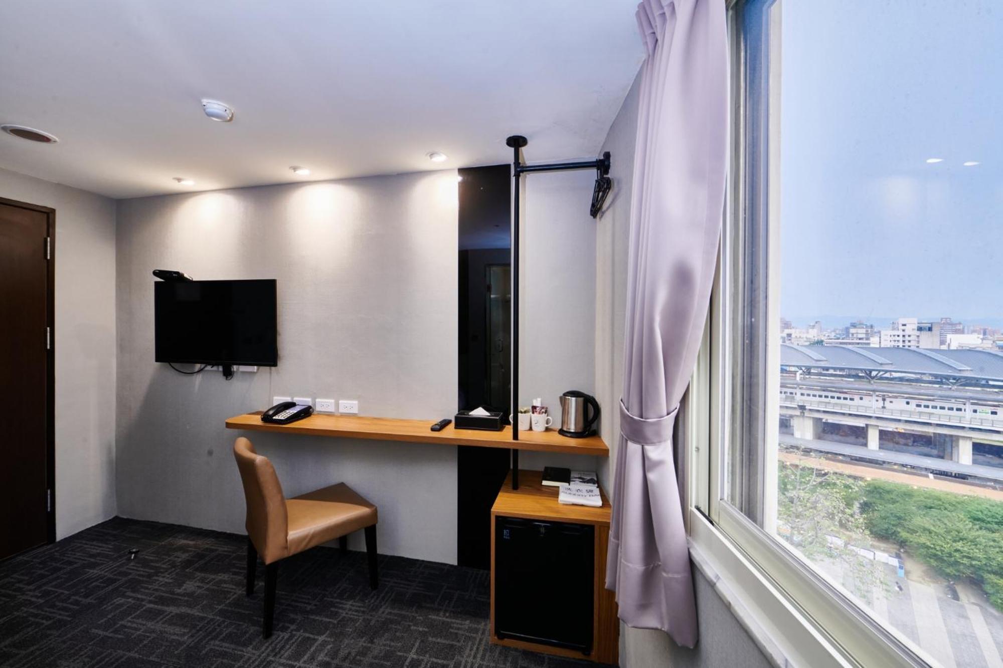 Hotel Leisure 台中輕行旅 Buitenkant foto