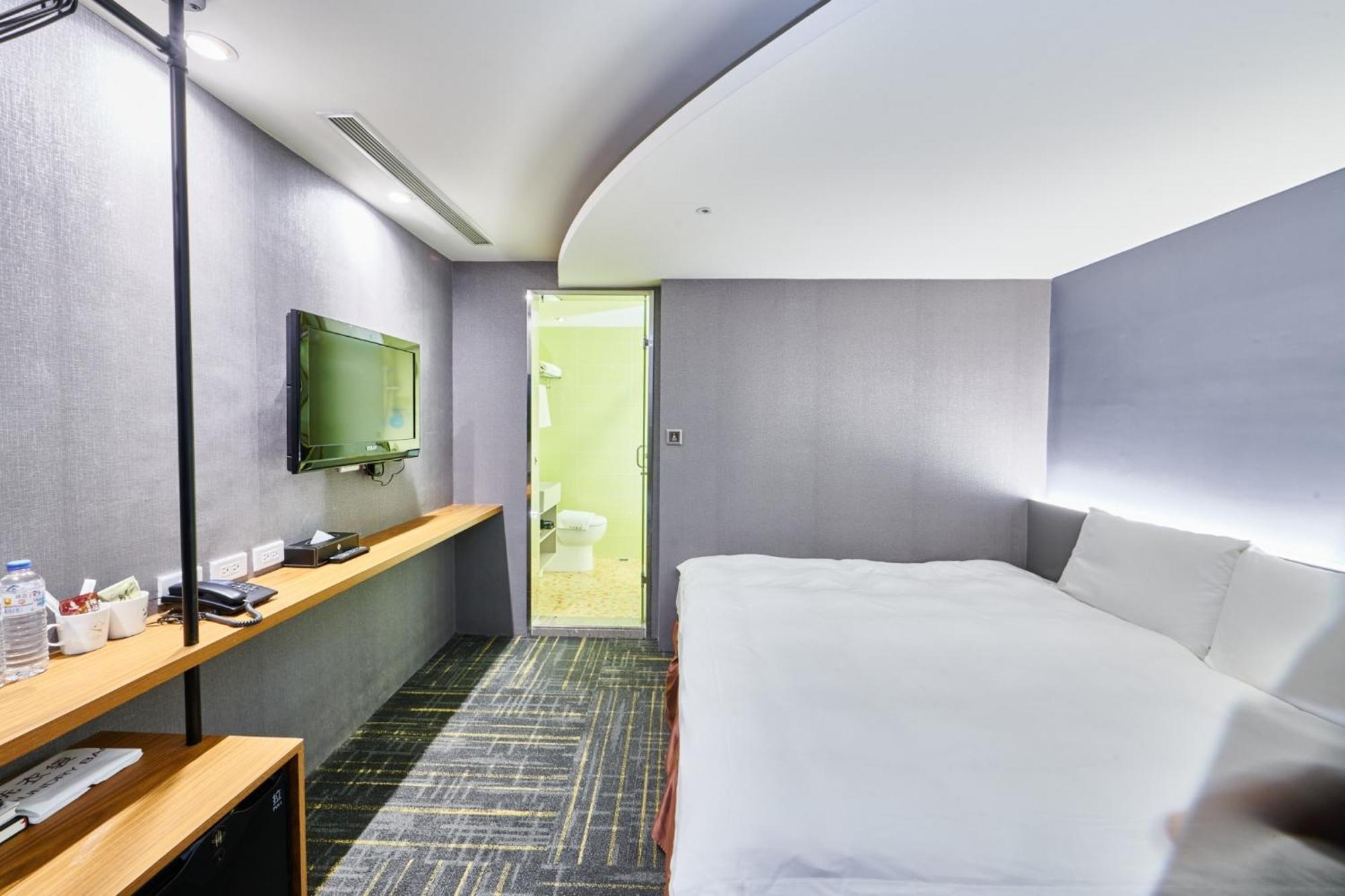 Hotel Leisure 台中輕行旅 Buitenkant foto