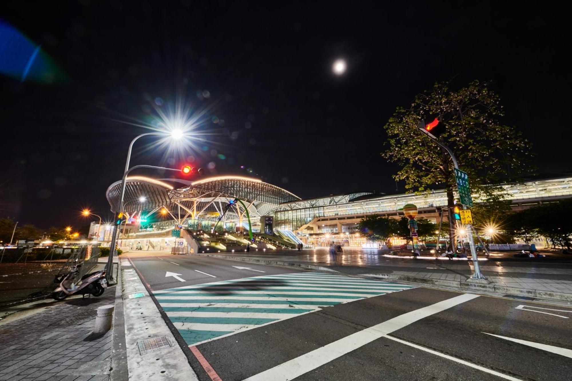 Hotel Leisure 台中輕行旅 Buitenkant foto