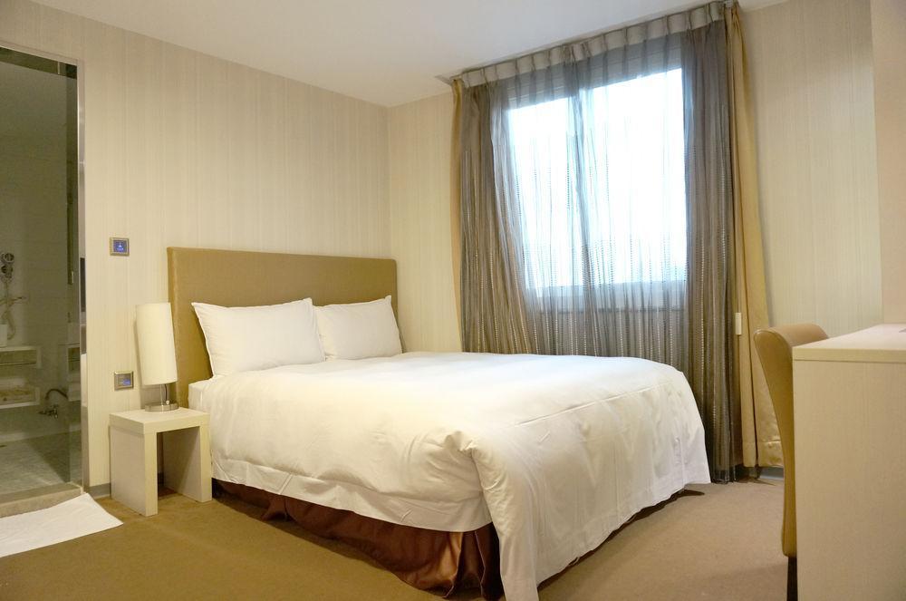 Hotel Leisure 台中輕行旅 Buitenkant foto