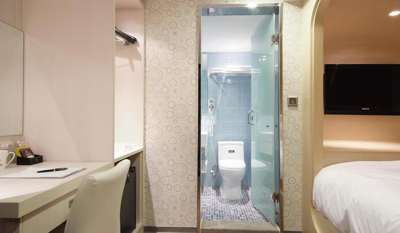 Hotel Leisure 台中輕行旅 Buitenkant foto