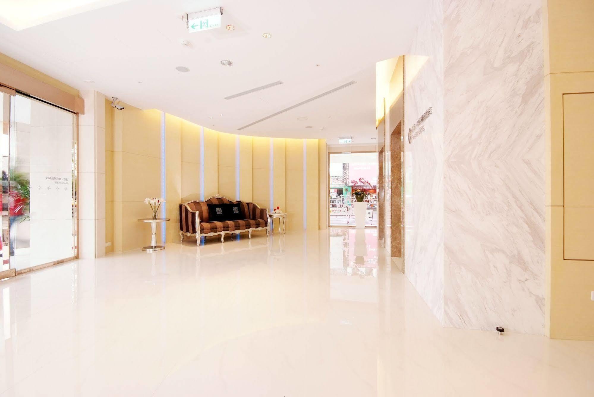 Hotel Leisure 台中輕行旅 Buitenkant foto
