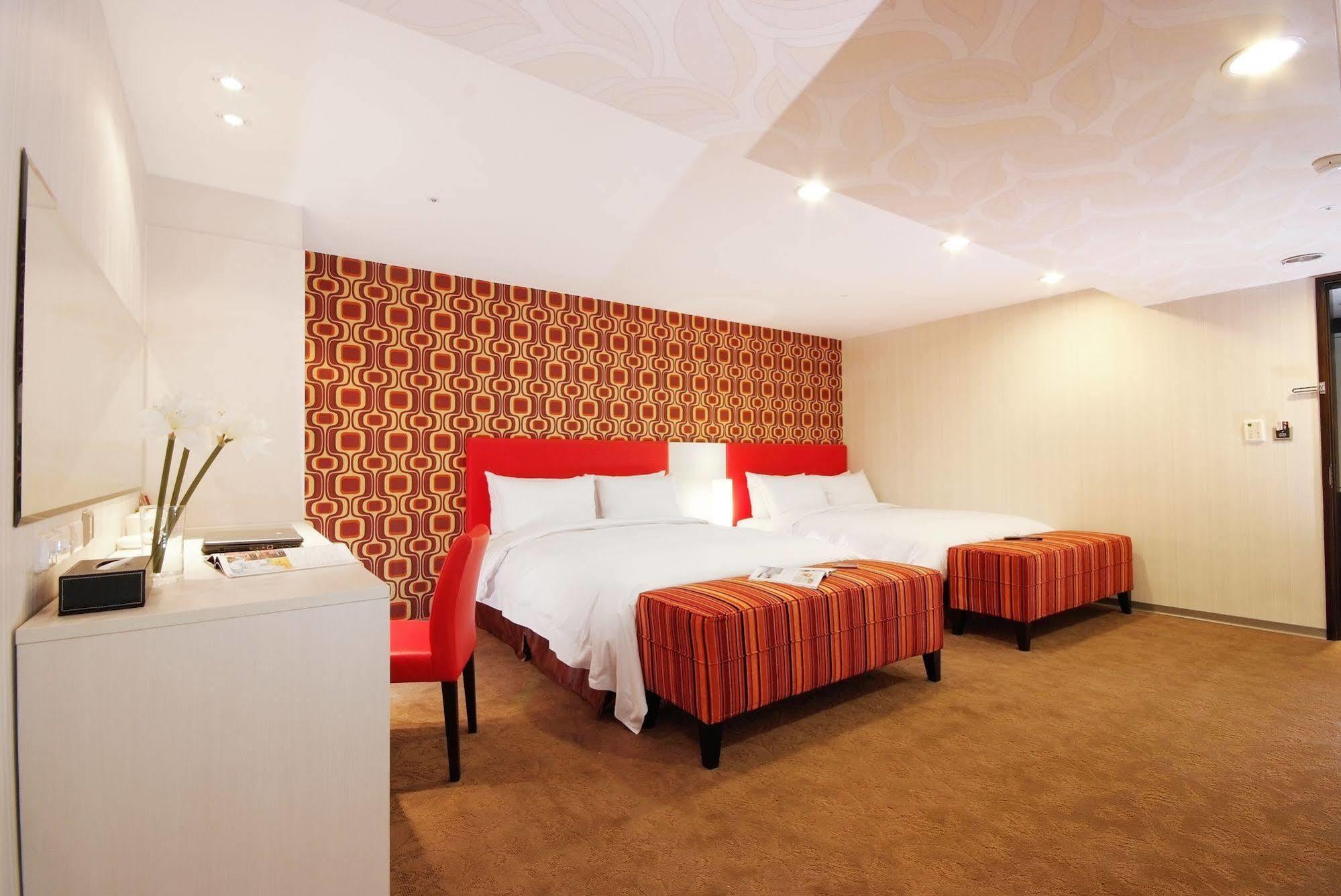 Hotel Leisure 台中輕行旅 Buitenkant foto