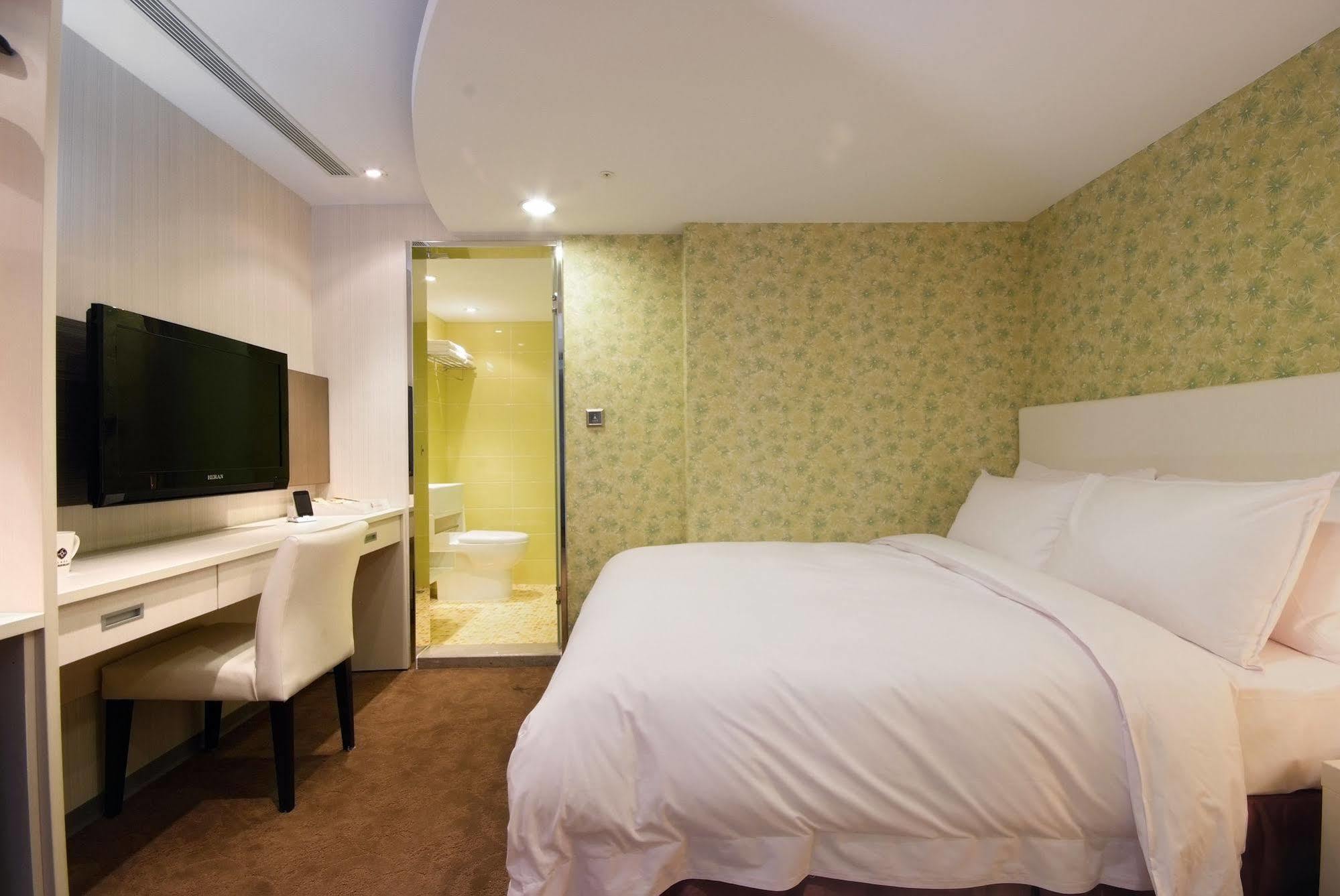 Hotel Leisure 台中輕行旅 Buitenkant foto
