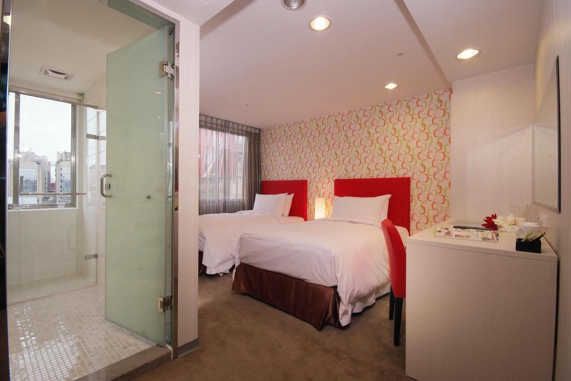 Hotel Leisure 台中輕行旅 Buitenkant foto