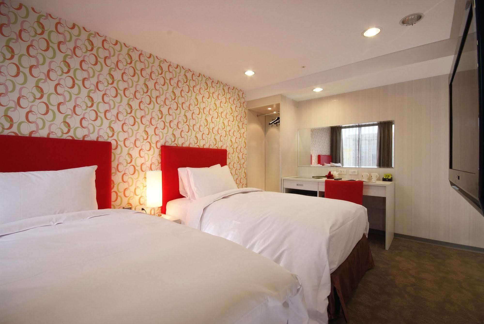 Hotel Leisure 台中輕行旅 Buitenkant foto