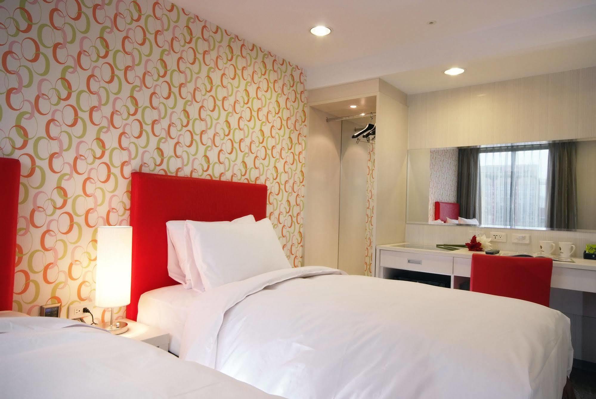 Hotel Leisure 台中輕行旅 Buitenkant foto
