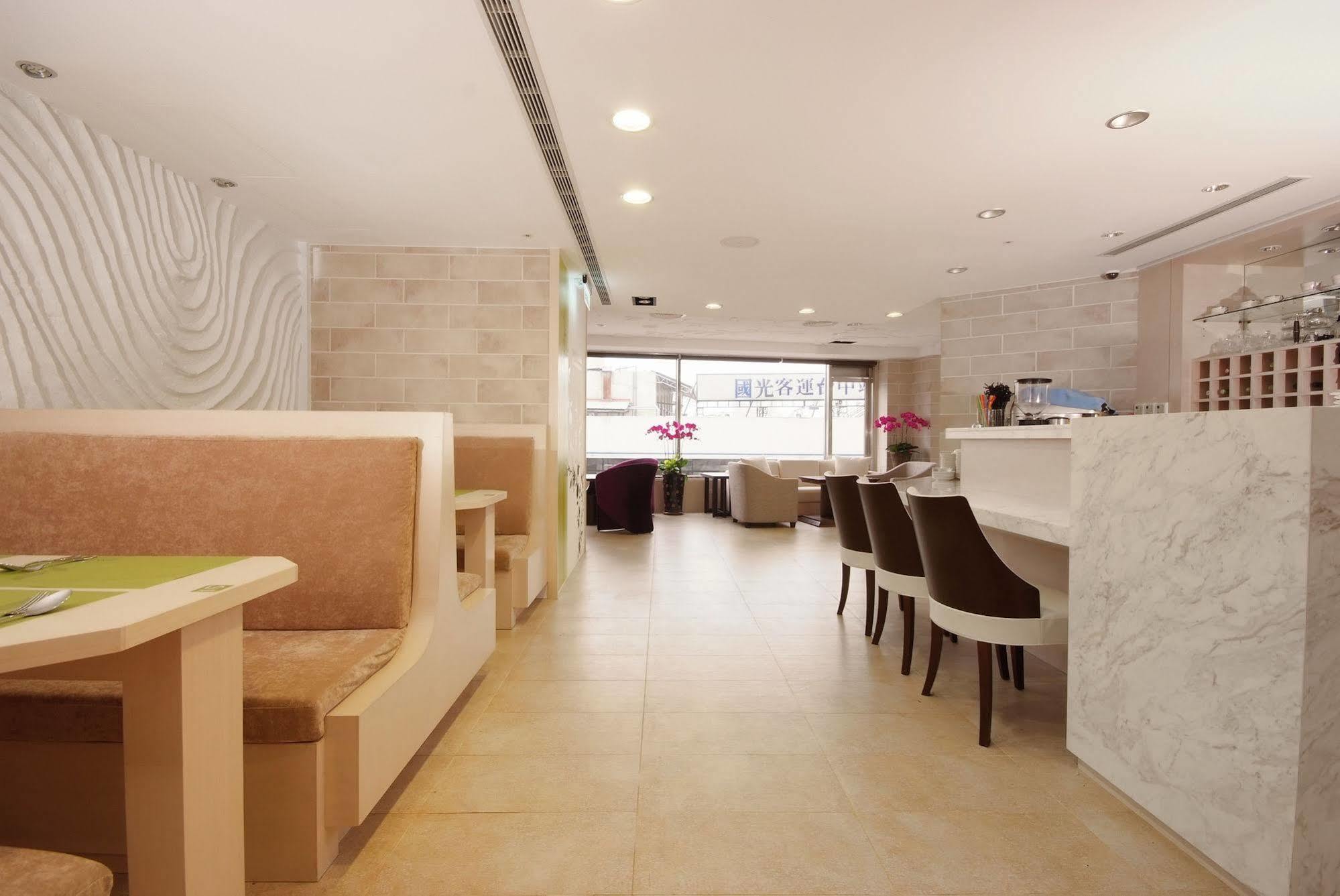 Hotel Leisure 台中輕行旅 Buitenkant foto