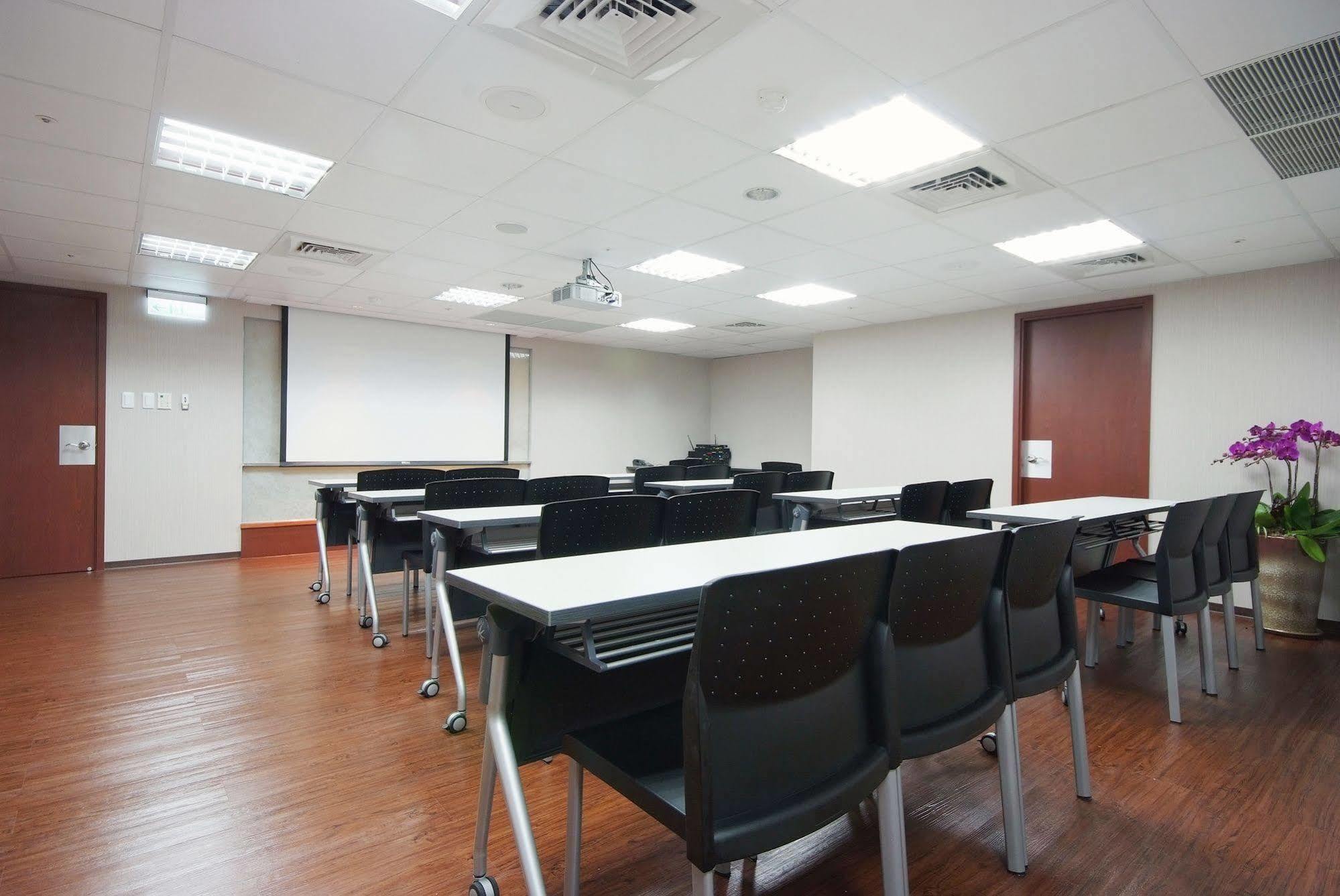Hotel Leisure 台中輕行旅 Buitenkant foto