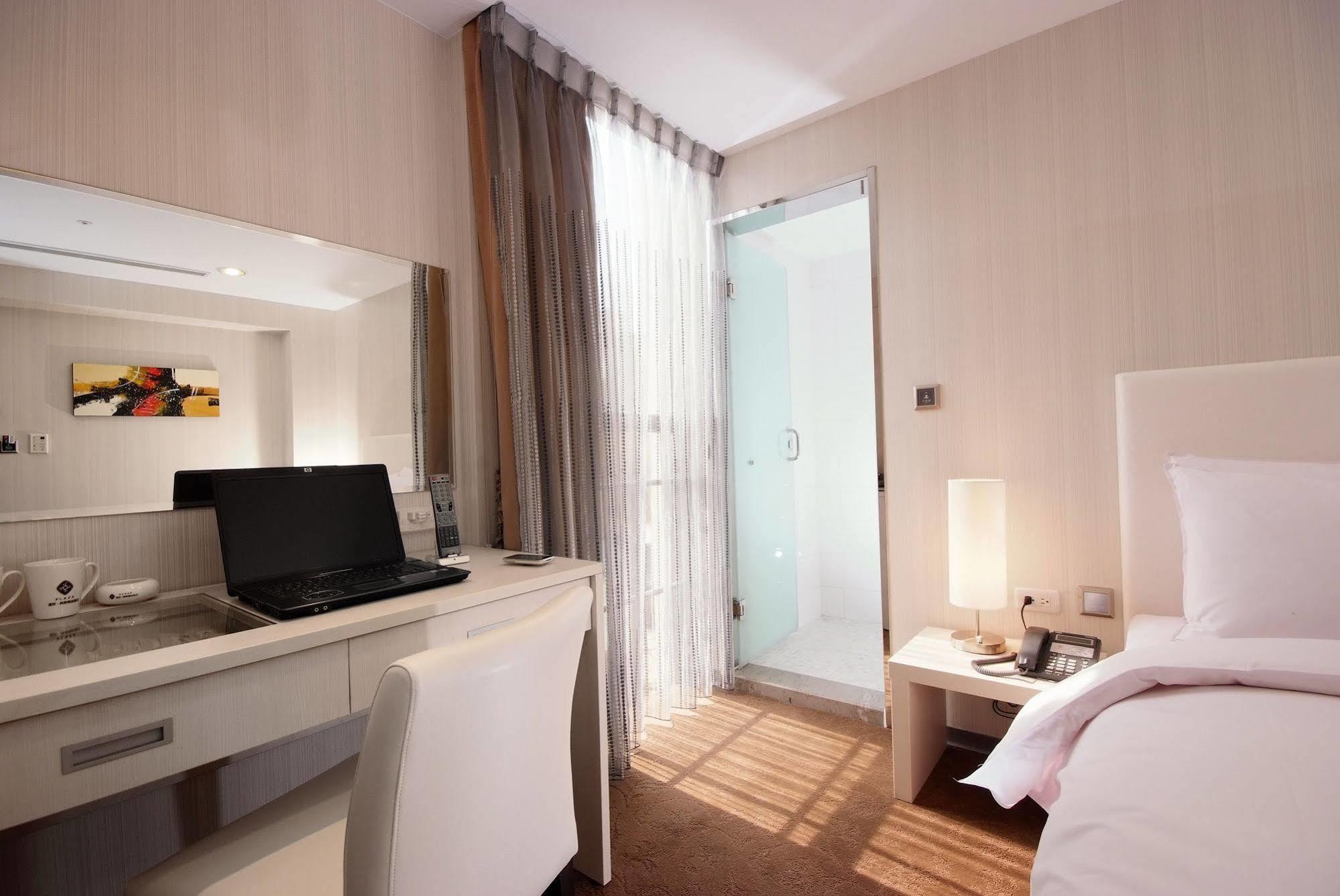 Hotel Leisure 台中輕行旅 Buitenkant foto